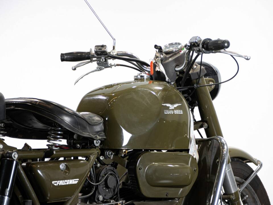 Bild 25/50 von Moto Guzzi Nuovo Falcone Militare (1973)