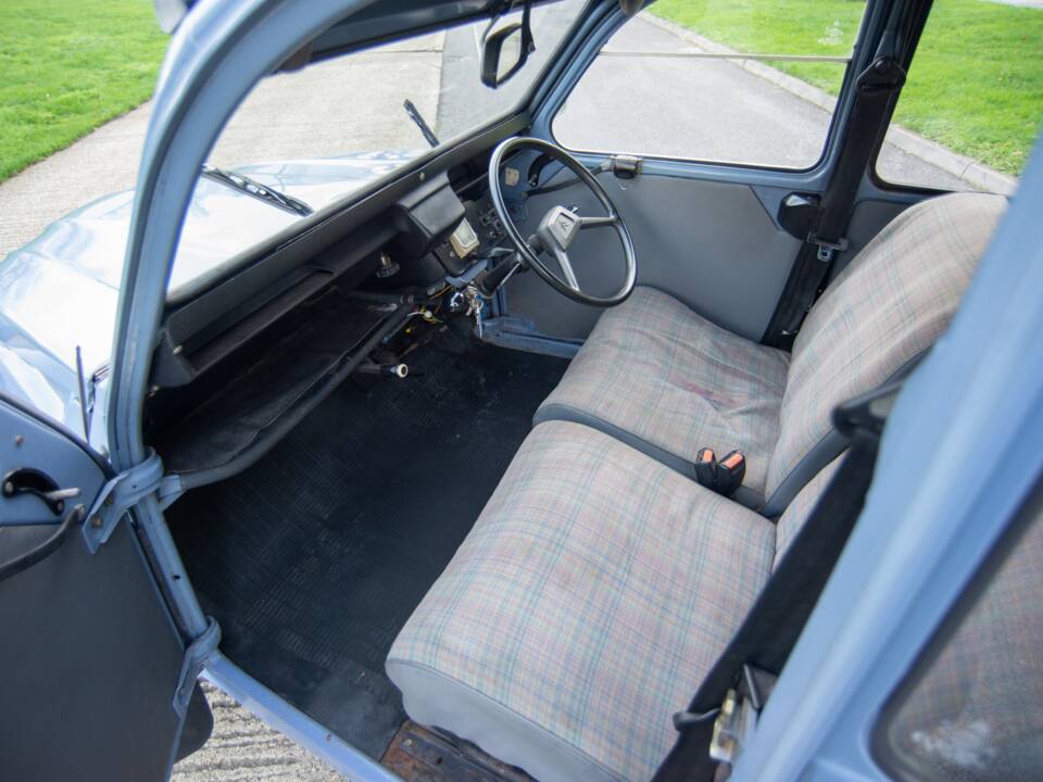 Image 13/38 de Citroën 2 CV 6 (1988)