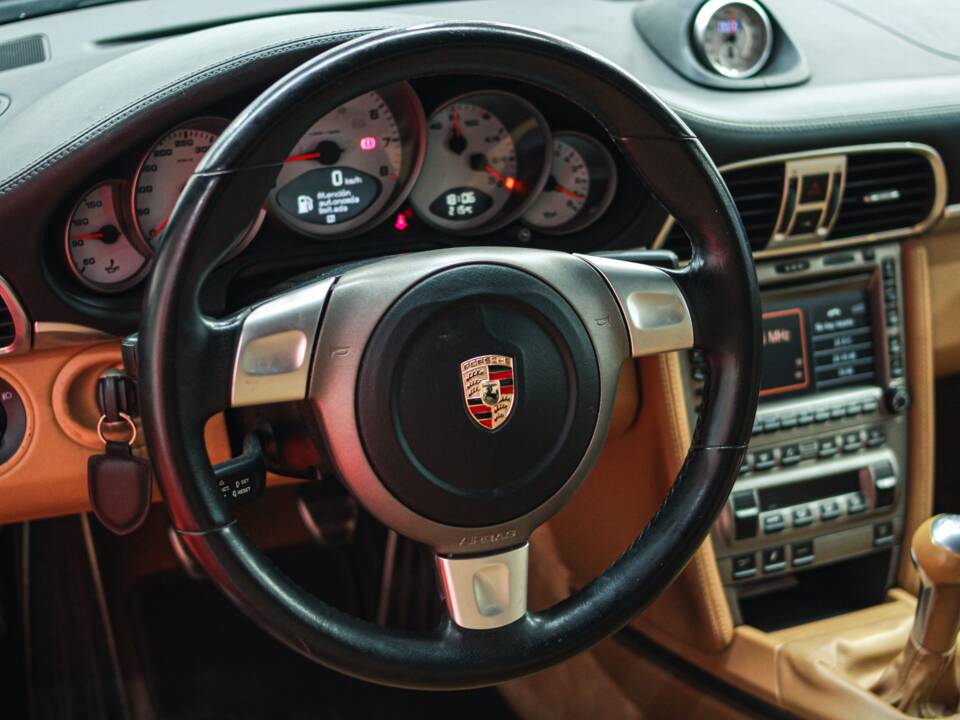 Image 16/48 of Porsche 911 Carrera 4S (2007)
