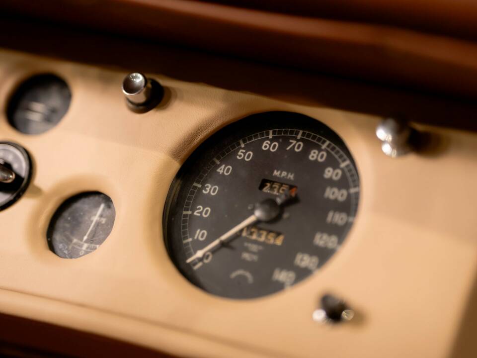 Image 23/50 of Jaguar XK 120 OTS (1952)