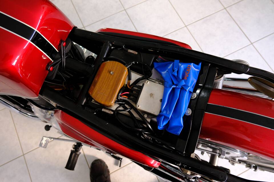 Immagine 83/96 di Ducati 750 GT (1974)