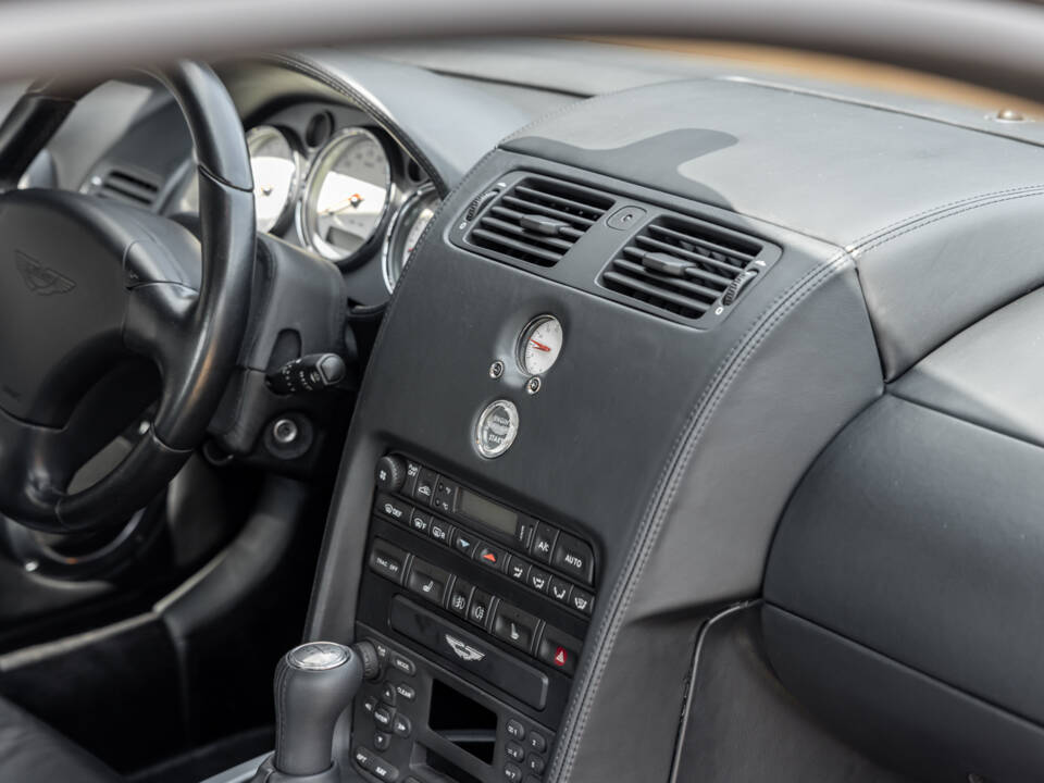Image 29/56 of Aston Martin V12 Vanquish S (2005)