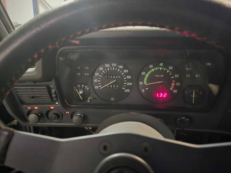 Image 28/28 of BMW 323i (1982)