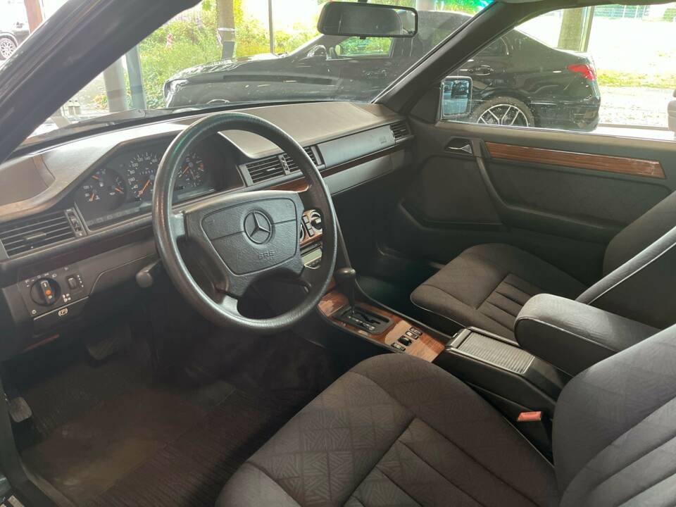Bild 8/21 von Mercedes-Benz E 200 (1996)