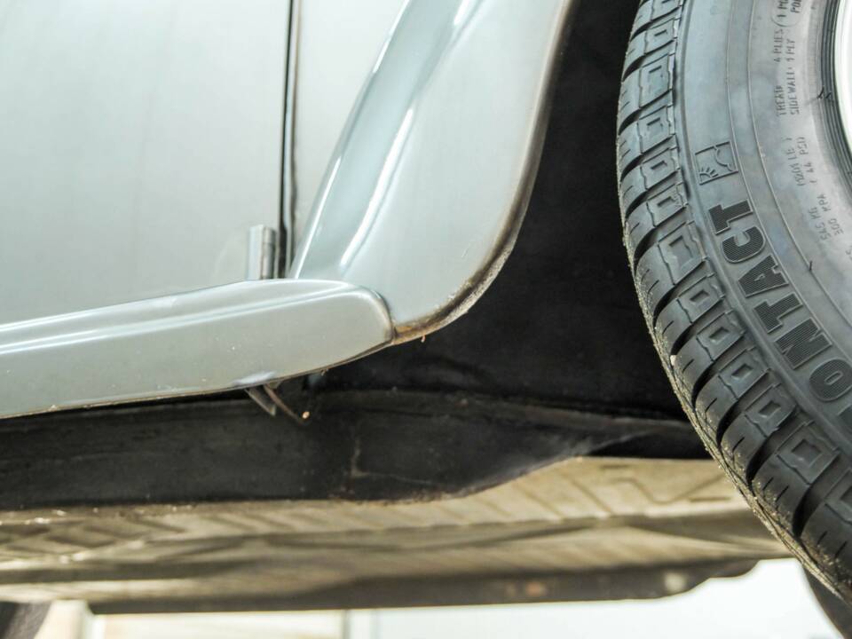 Image 41/50 of Volkswagen Beetle 1303 LS (1971)
