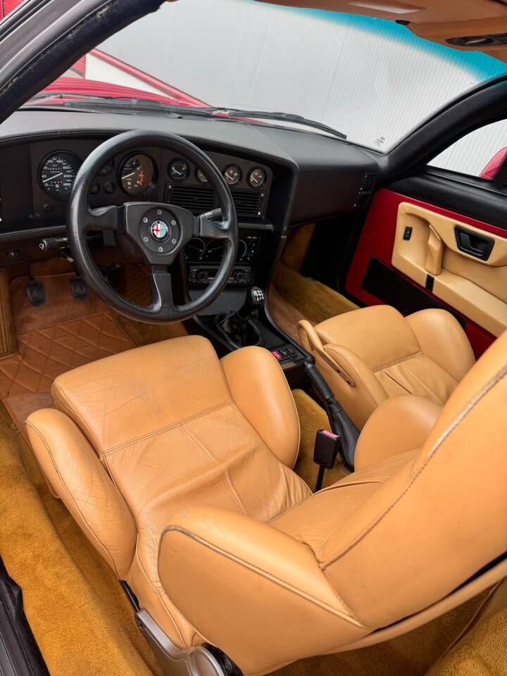 Afbeelding 10/21 van Alfa Romeo SZ (1991)
