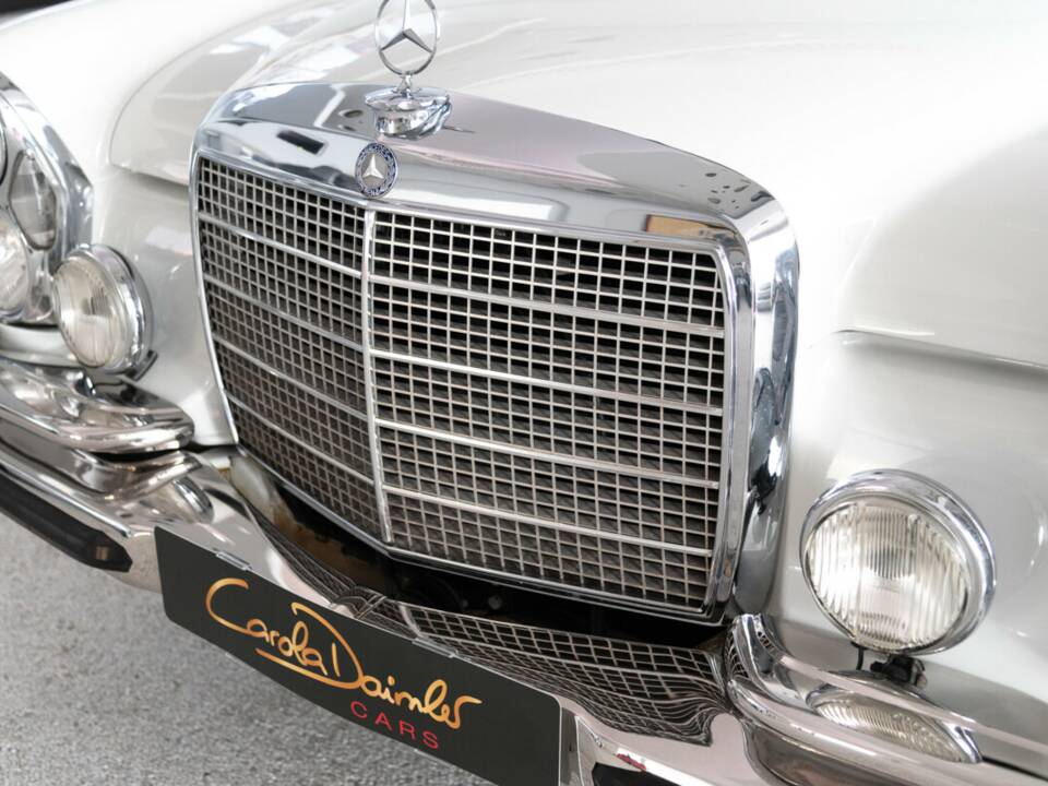 Image 20/38 of Mercedes-Benz 280 SE 3,5 (1970)