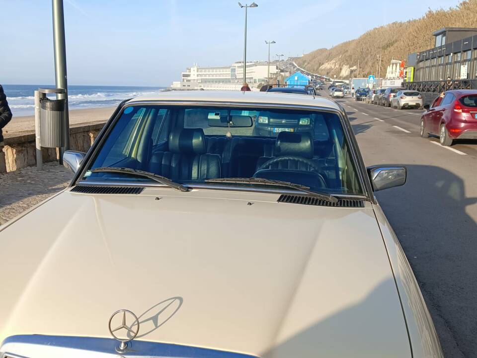 Bild 32/73 von Mercedes-Benz 300 D (1977)