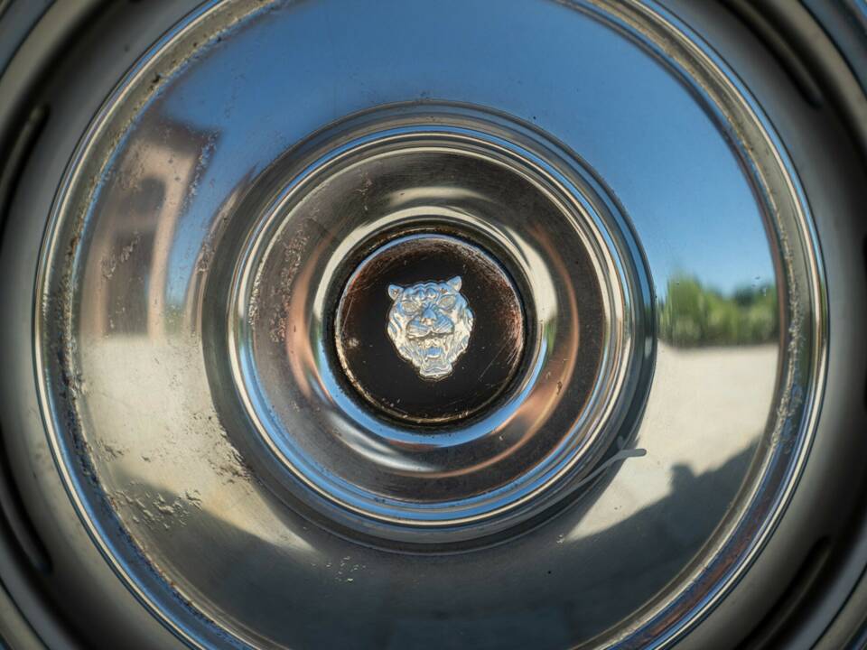 Image 23/50 of Jaguar XJ 6 4.2 (1970)