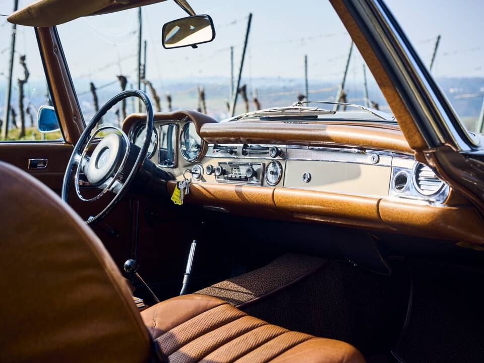 Image 7/31 of Mercedes-Benz 280 SL (1969)