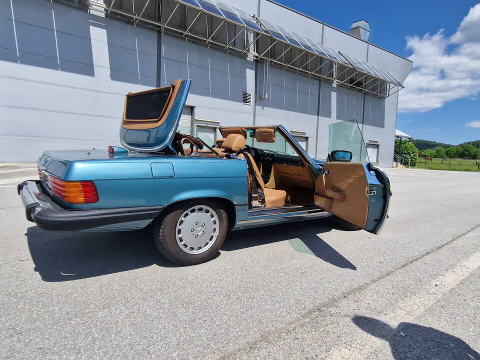 Image 55/82 of Mercedes-Benz 560 SL (1986)