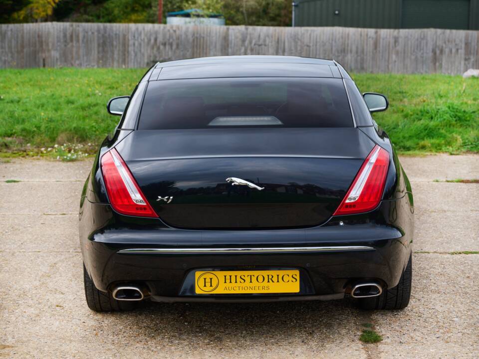 Bild 12/50 von Jaguar XJ 5.0 (2011)