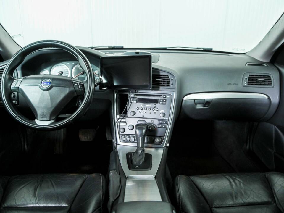 Image 7/36 of Volvo V70 D5 (2008)