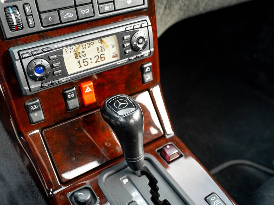 Image 41/47 of Mercedes-Benz SL 280 (1996)