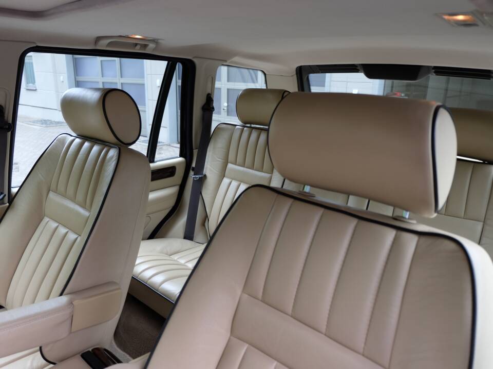 Afbeelding 18/95 van Land Rover Range Rover 4.6 Vogue (2002)