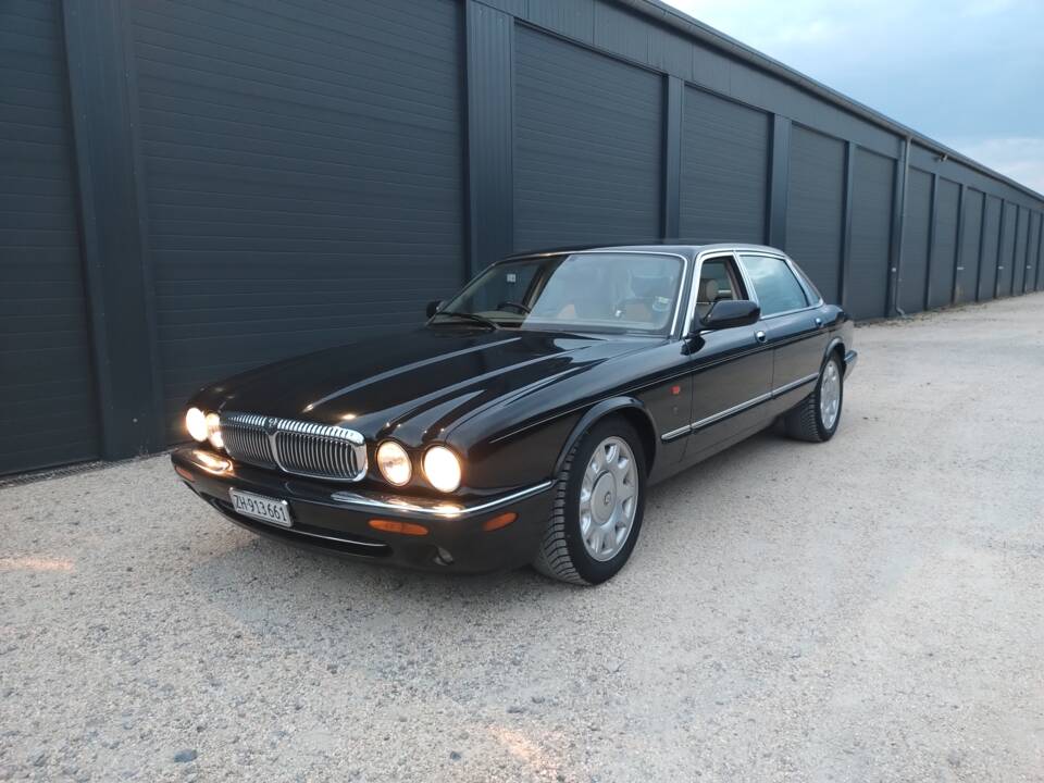 Bild 2/39 von Daimler Super V8 (1998)