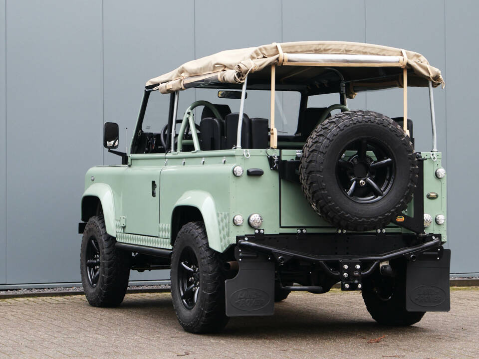 Image 24/41 of Land Rover 90 (1990)