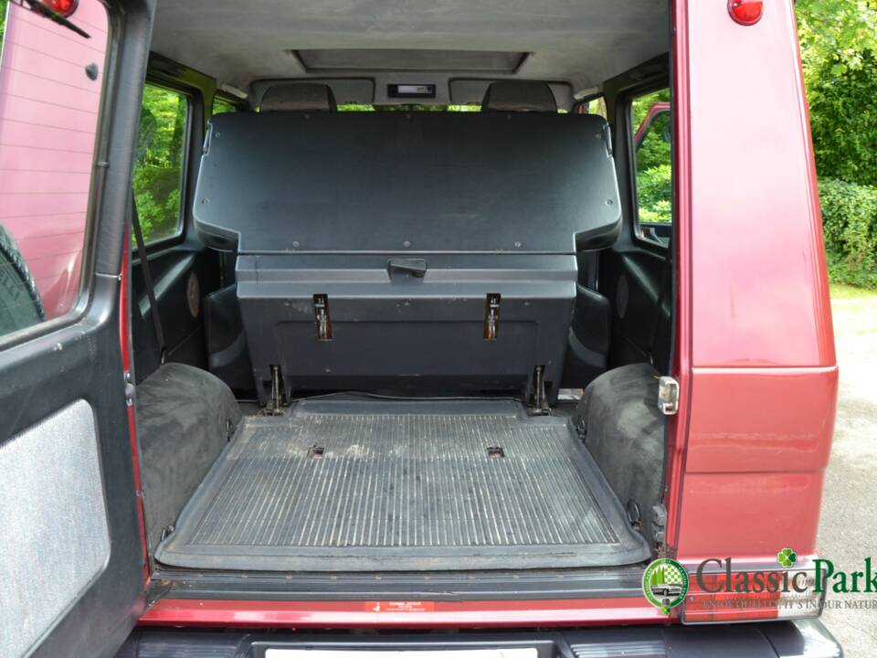 Image 33/49 de Mercedes-Benz 230 GE (SWB) (1993)