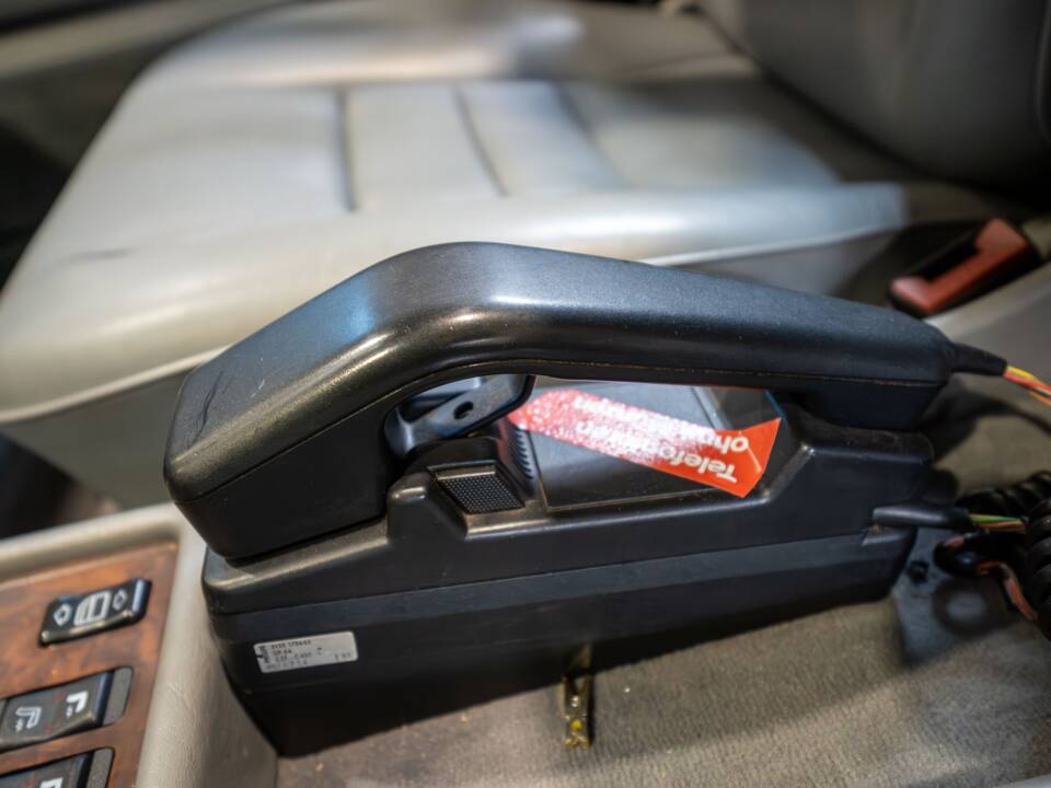 Image 19/27 of Mercedes-Benz 500 SEC (1988)