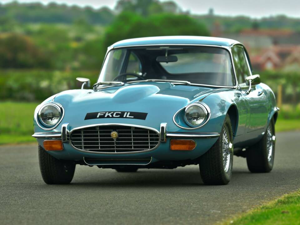 Image 3/50 de Jaguar E-Type V12 (2+2) (1972)