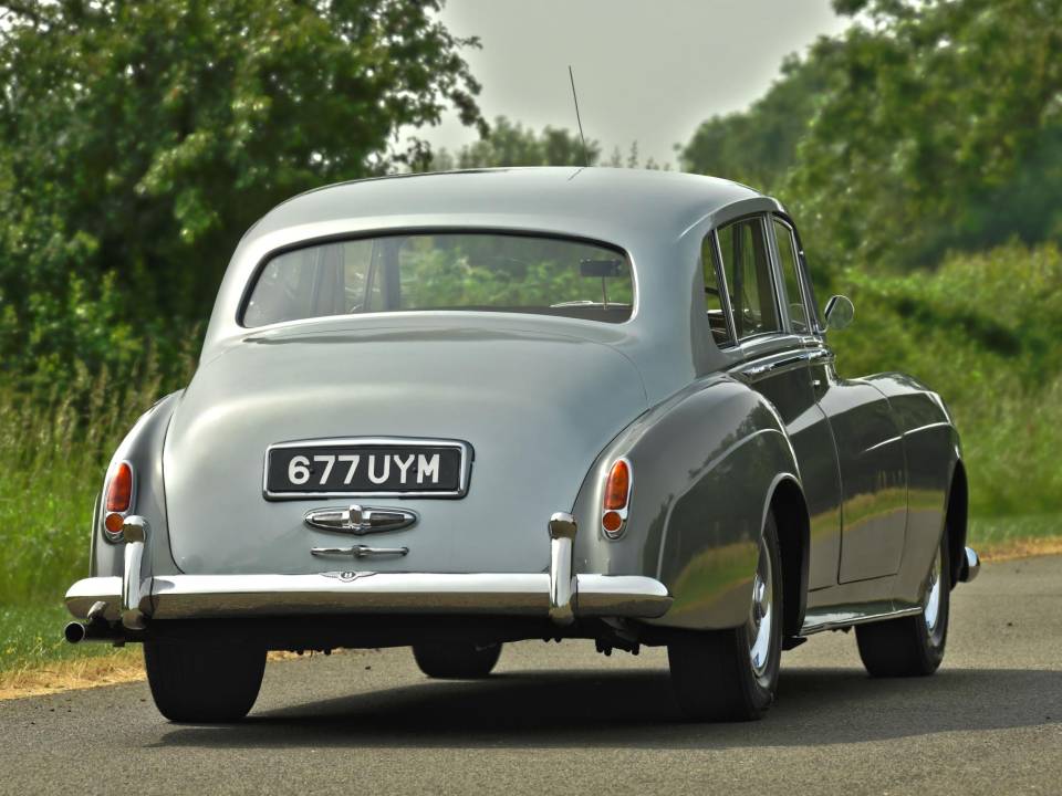Image 7/50 of Bentley S 1 (1958)