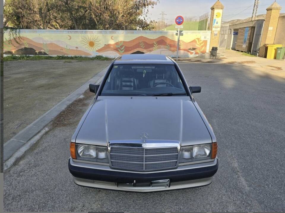 Image 4/8 of Mercedes-Benz 190 E 2.5-16 (1989)