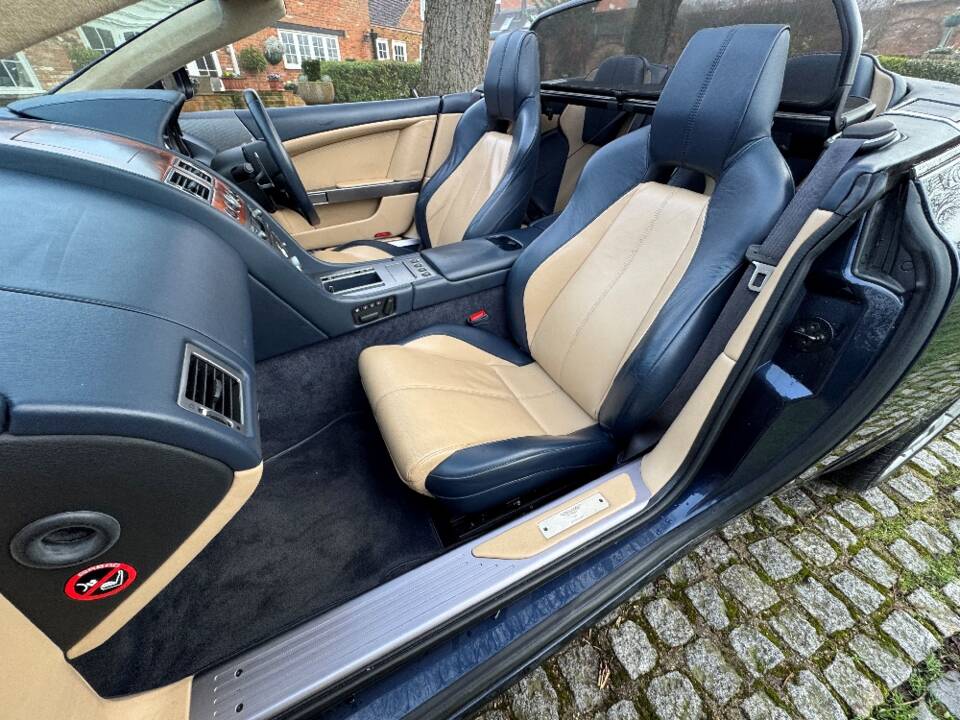 Image 40/48 of Aston Martin DB 9 Volante (2007)