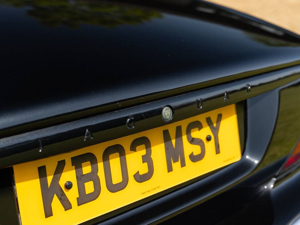 Image 8/43 of Jaguar XJR (2003)