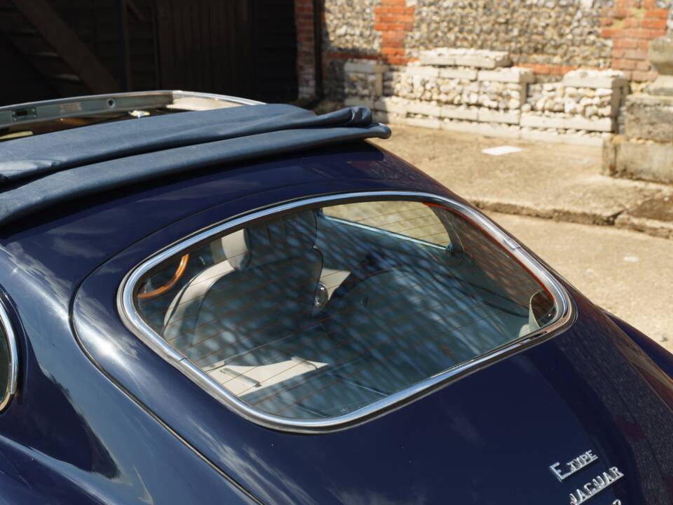 Image 19/35 de Jaguar E-Type (1968)