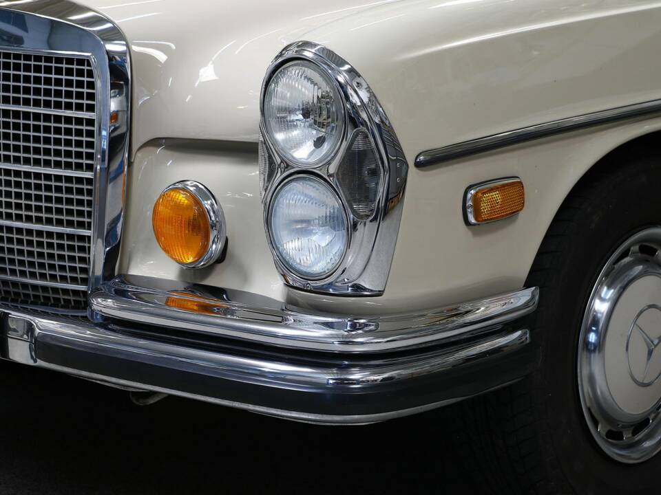 Immagine 11/27 di Mercedes-Benz 280 SE 4,5 (1971)