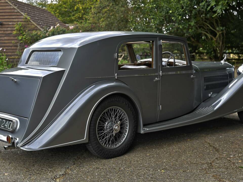 Image 11/50 of Alvis 4.3 Liter Saloon (1940)