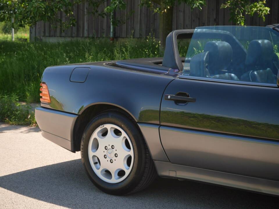 Image 37/39 de Mercedes-Benz 280 SL (1900)