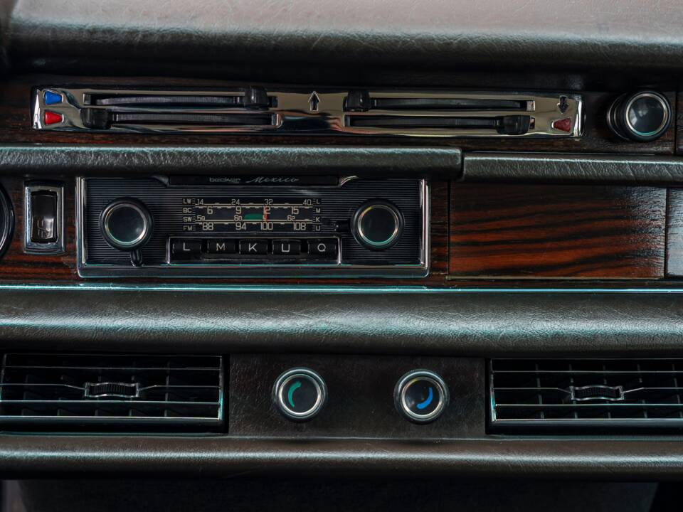 Image 21/34 of Mercedes-Benz 300 SEL 6.3 (1969)