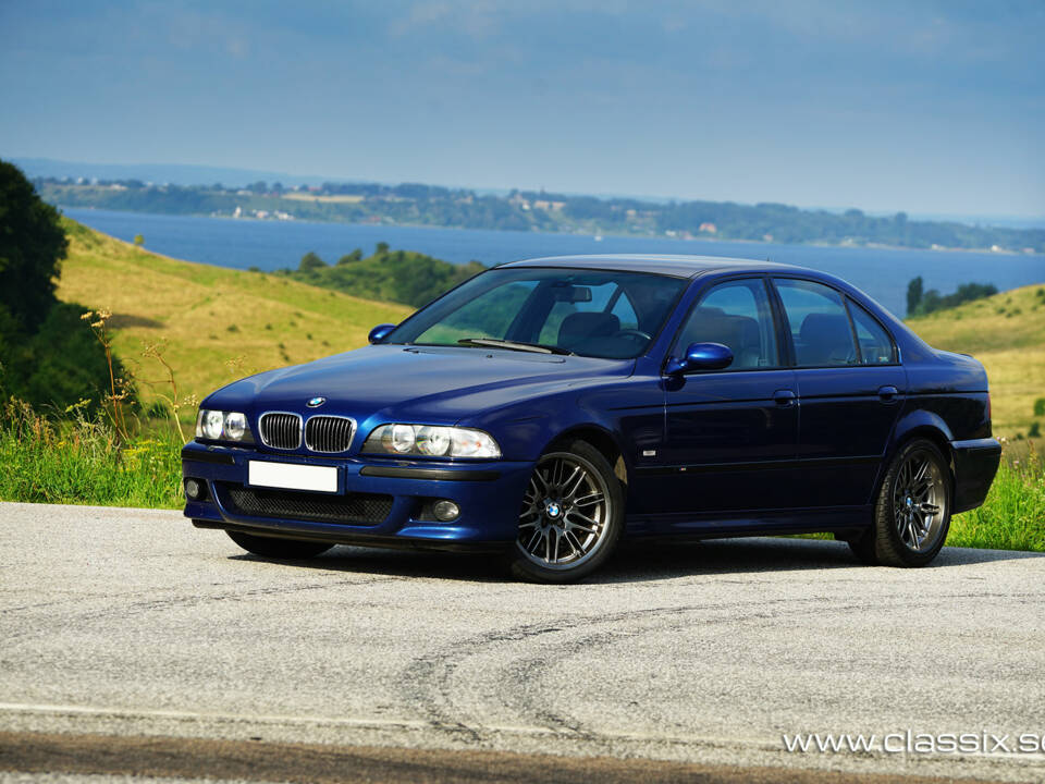 Image 19/21 of BMW M5 (1999)