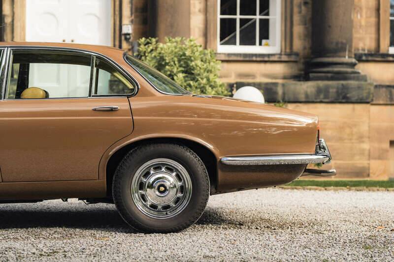 Image 42/50 of Jaguar XJ 12 (1972)