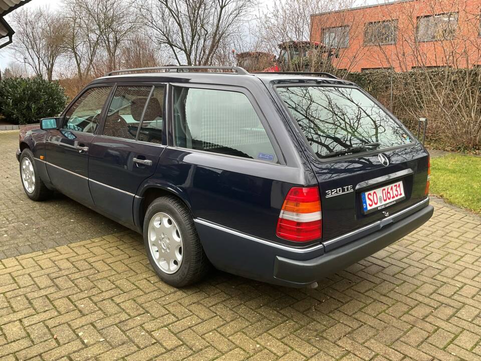 Image 27/149 of Mercedes-Benz 320 TE (1993)