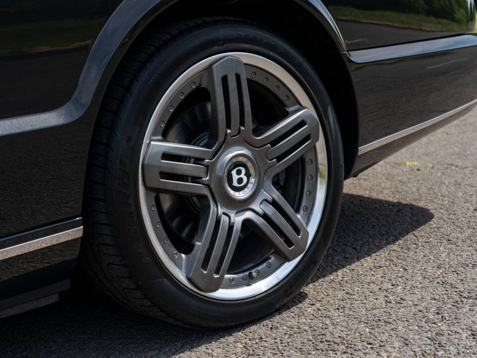 Image 15/31 of Bentley Azure T (2009)