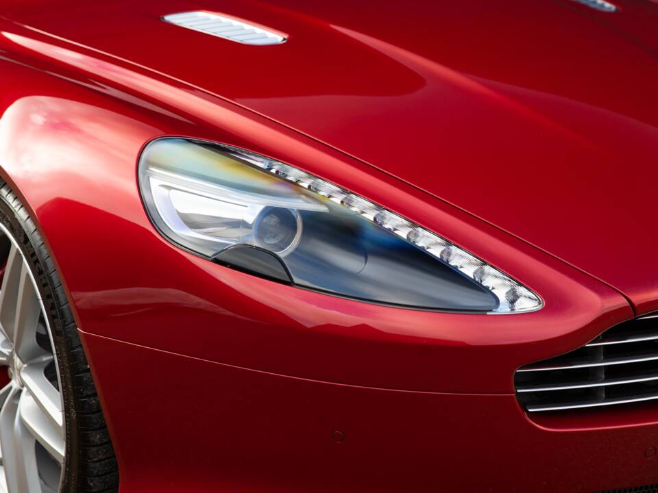 Afbeelding 19/81 van Aston Martin DB 9 Volante (2015)