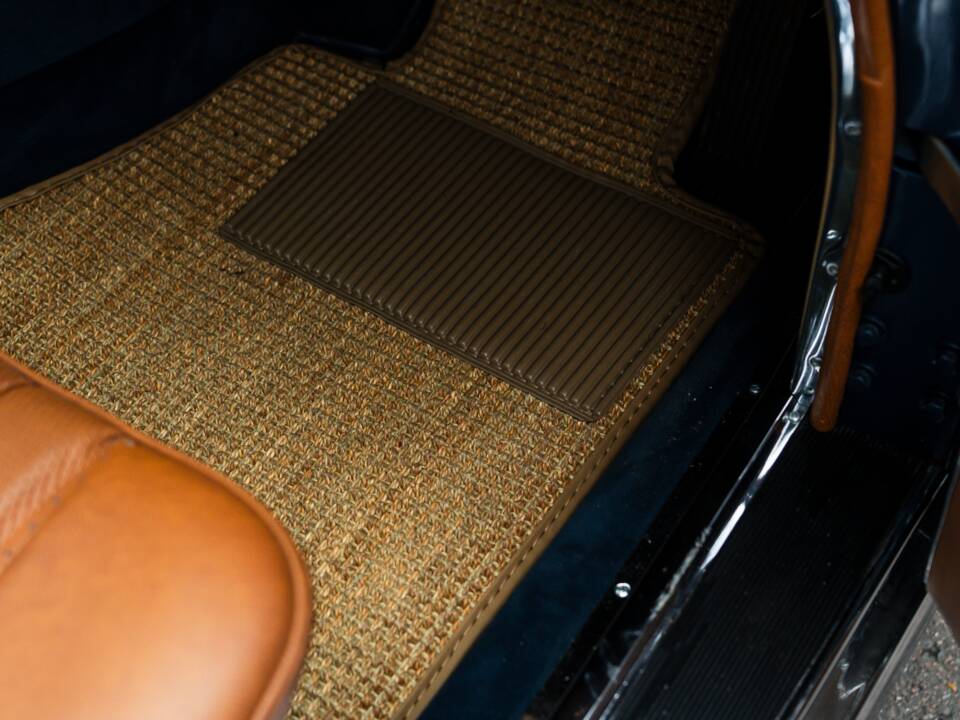 Image 33/57 de Mercedes-Benz 280 SE 3,5 (1971)