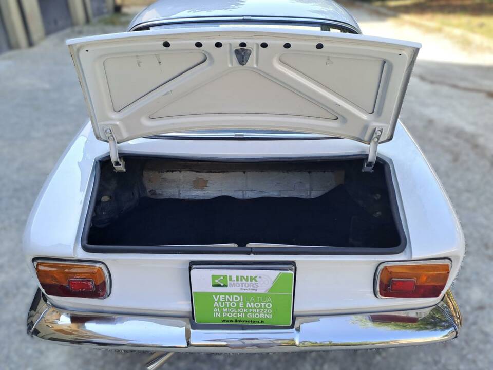 Image 36/39 of Alfa Romeo Giulia GT 1300 Junior (1970)