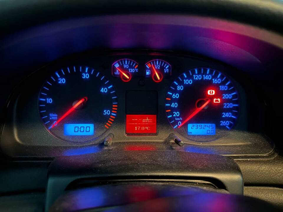 Image 2/20 de Volkswagen Passat Variant 1.9 TDI (1999)