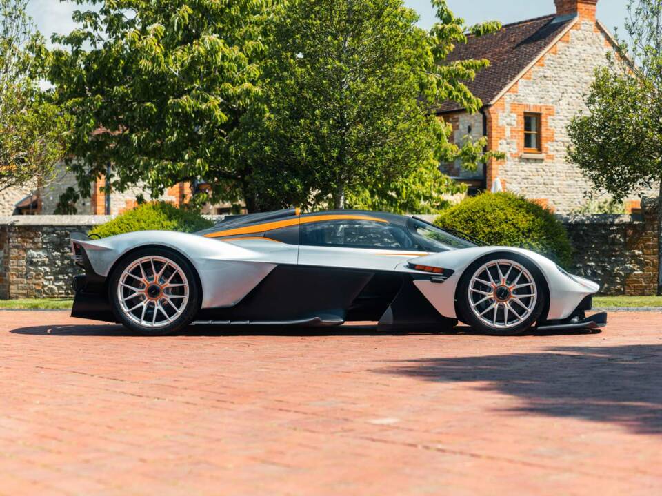 Image 6/38 de Aston Martin Valkyrie AMR Pro (2022)