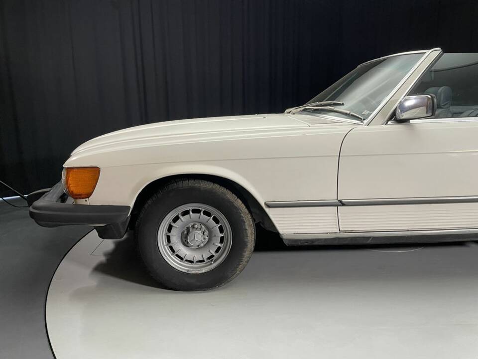 Image 5/8 of Mercedes-Benz 380 SL (1983)
