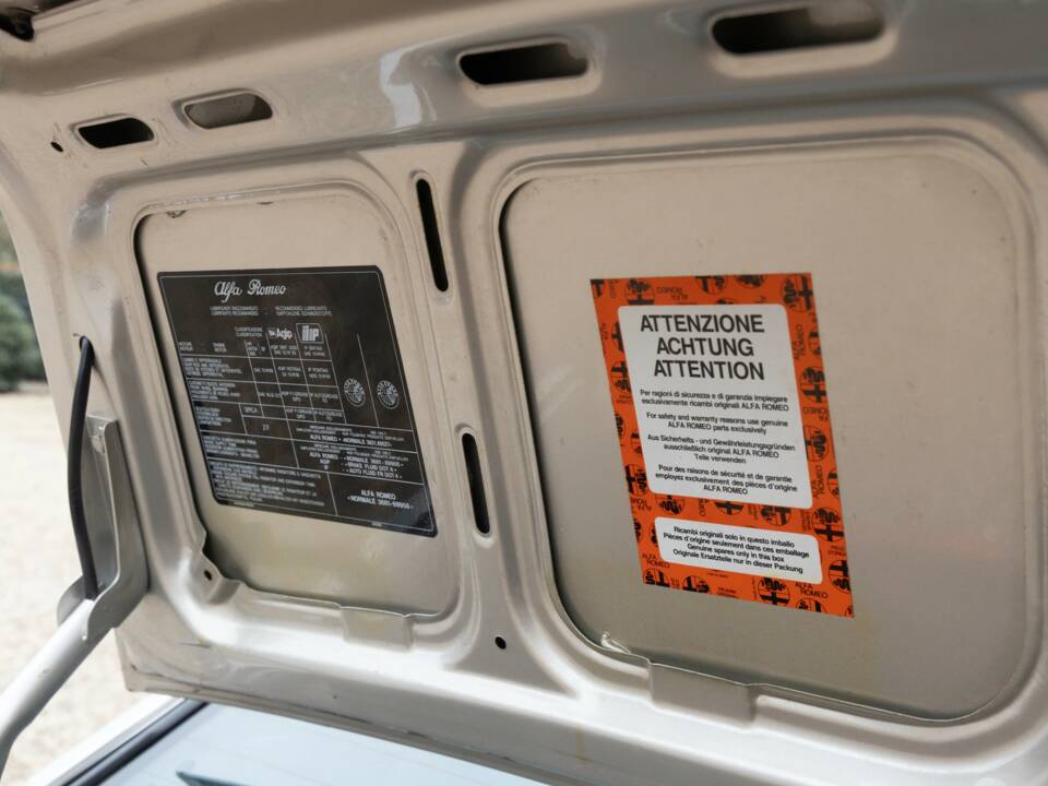 Afbeelding 48/50 van Alfa Romeo 75 2.0 Twin Spark (1988)