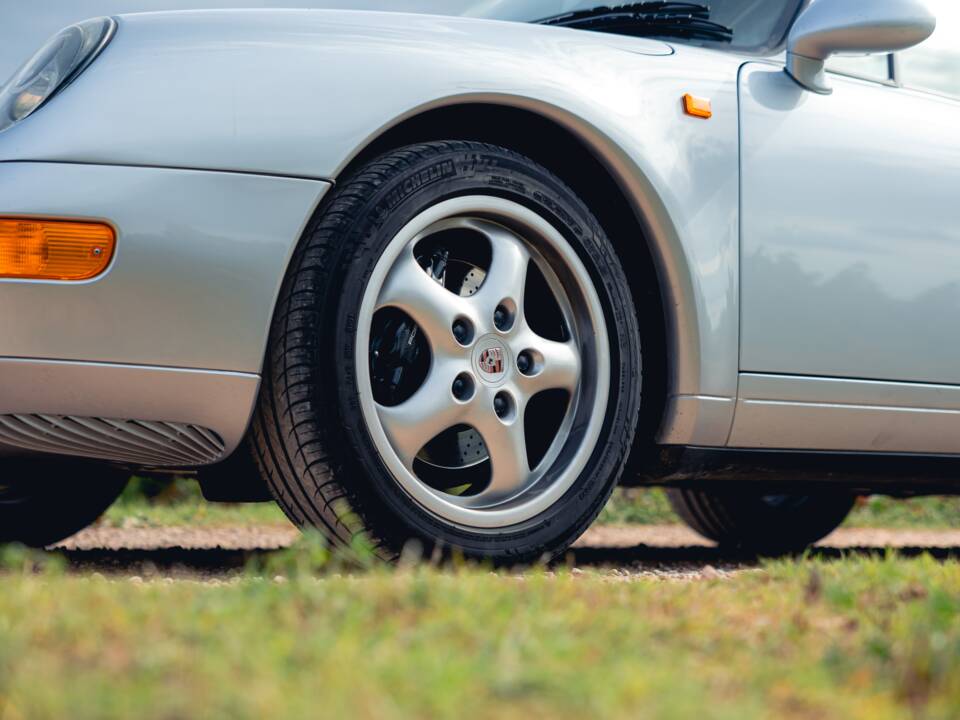 Image 7/15 of Porsche 911 Carrera 4 (1994)