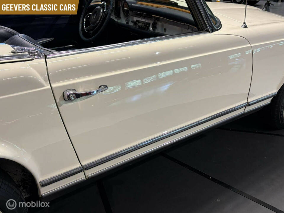 Immagine 22/50 di Mercedes-Benz 230 SL (1965)