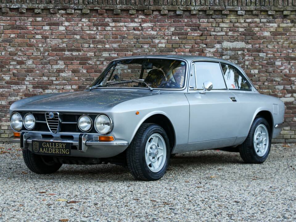 Image 13/50 of Alfa Romeo 1750 GT Veloce (1970)