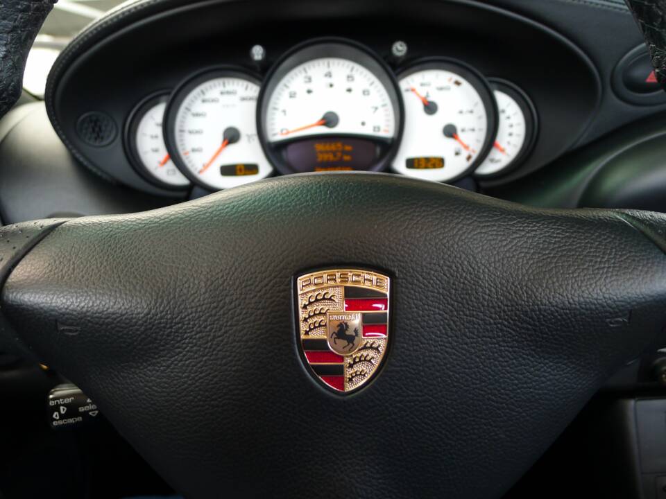 Image 12/41 of Porsche 911 Carrera 4S (2004)