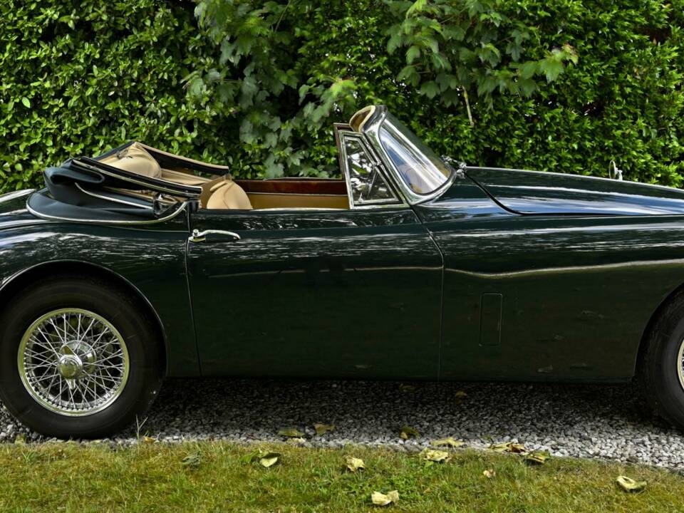 Immagine 2/50 di Jaguar XK 150 3.8 S DHC (1960)