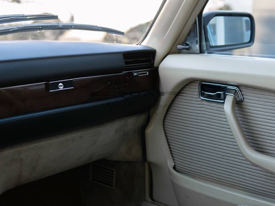 Image 6/30 of Mercedes-Benz 450 SEL 6,9 (1977)
